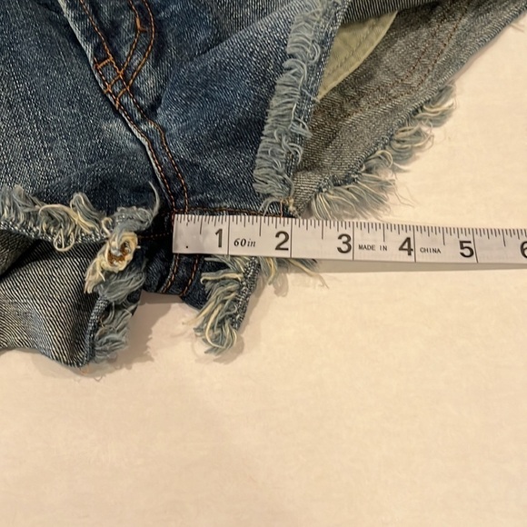 Free People Denim Cut Off Shorts Size 24 Frayed Hem - Picture 5 of 16